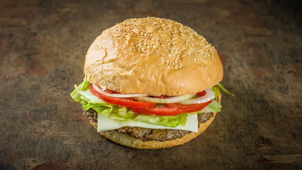 Klasični Cheeseburger s stopljenim sirom